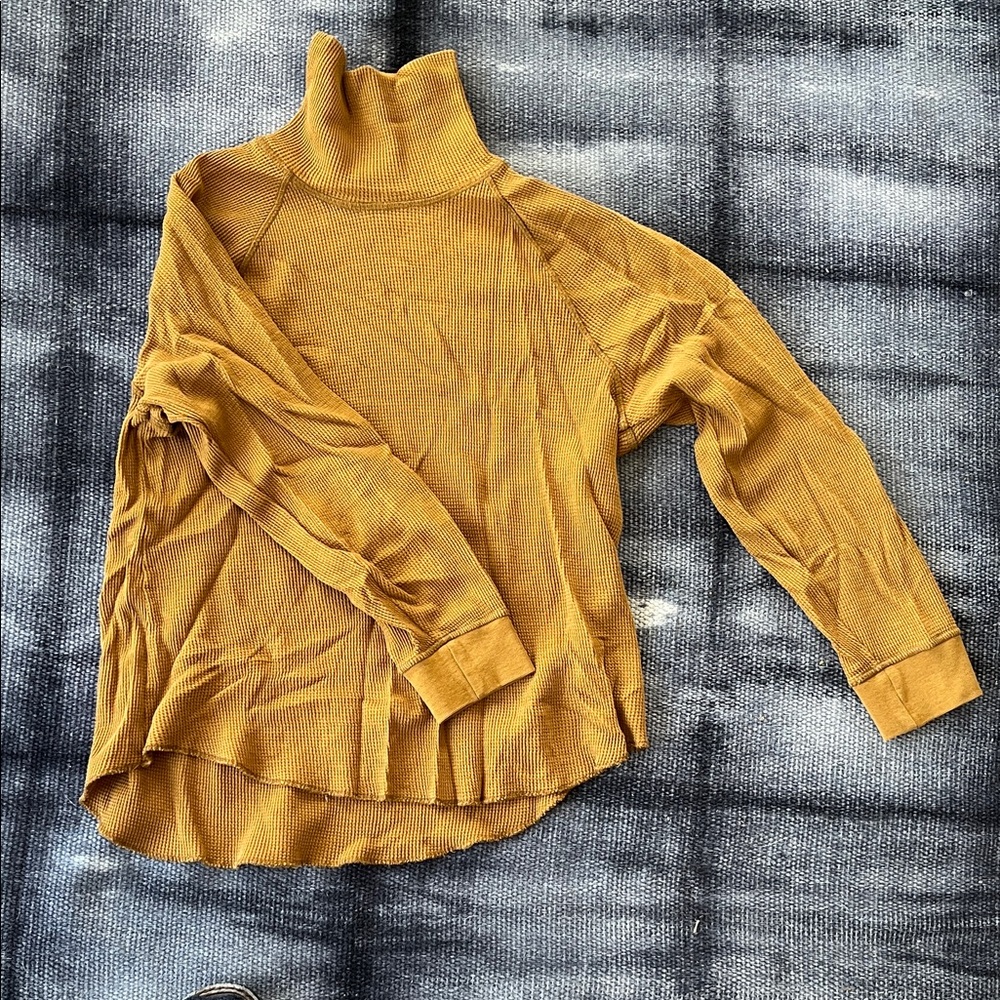 Everlane Tan/Gold Waffle Knit Pullover Turtleneck